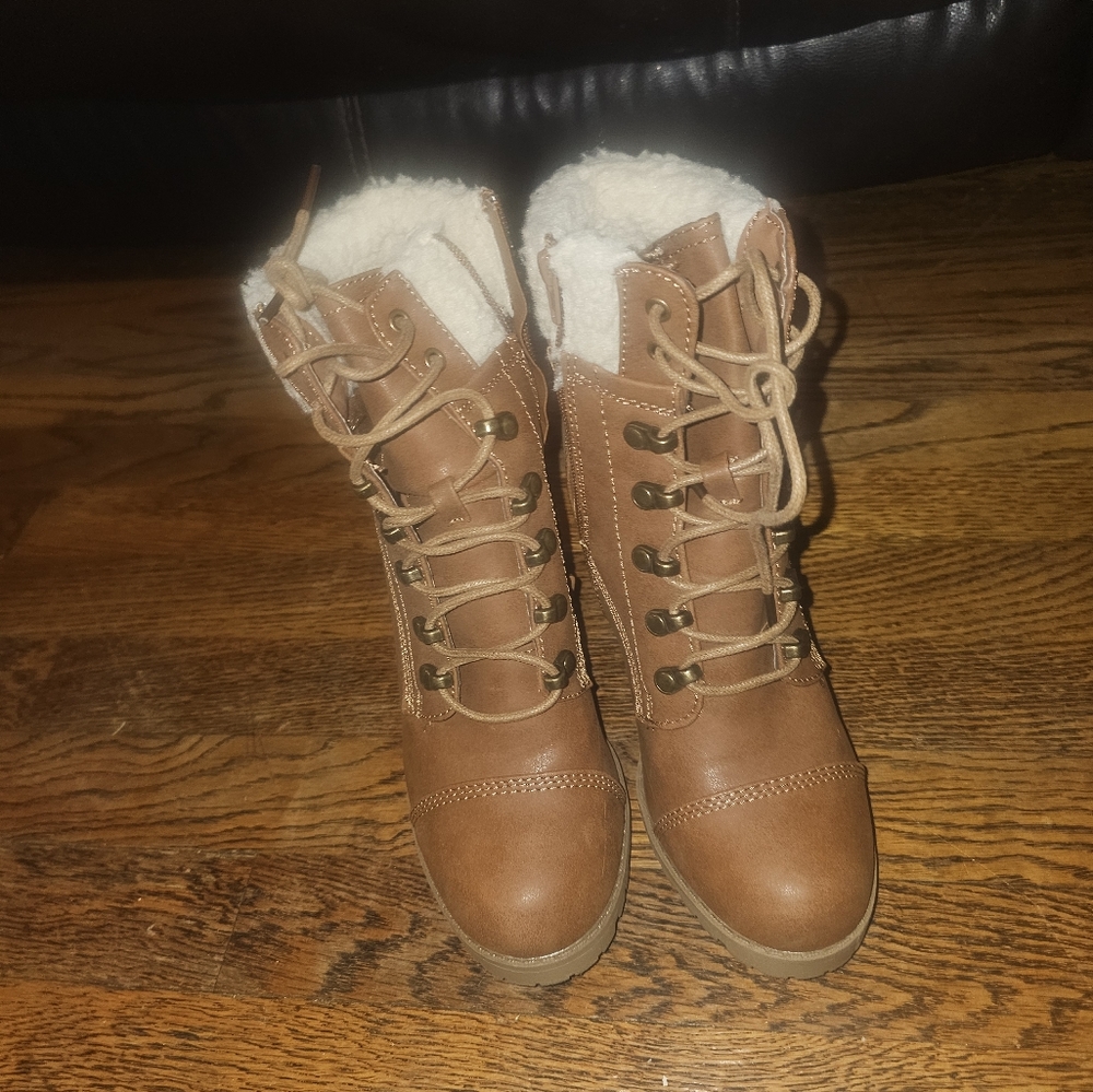 Sugar Tan ankle boots size 8